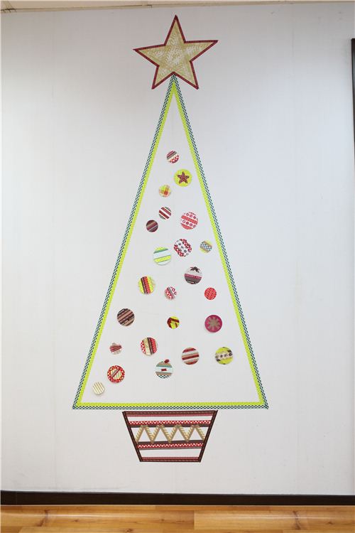 We're crafting a Washi Christmas Tree 8